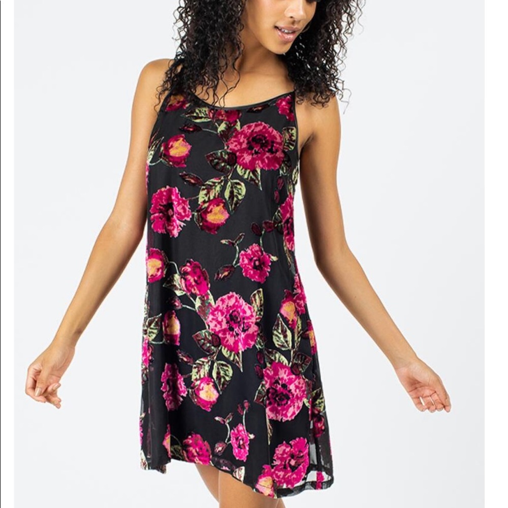 New! Mi Ami Boutique Velvet floral swing dress Medium